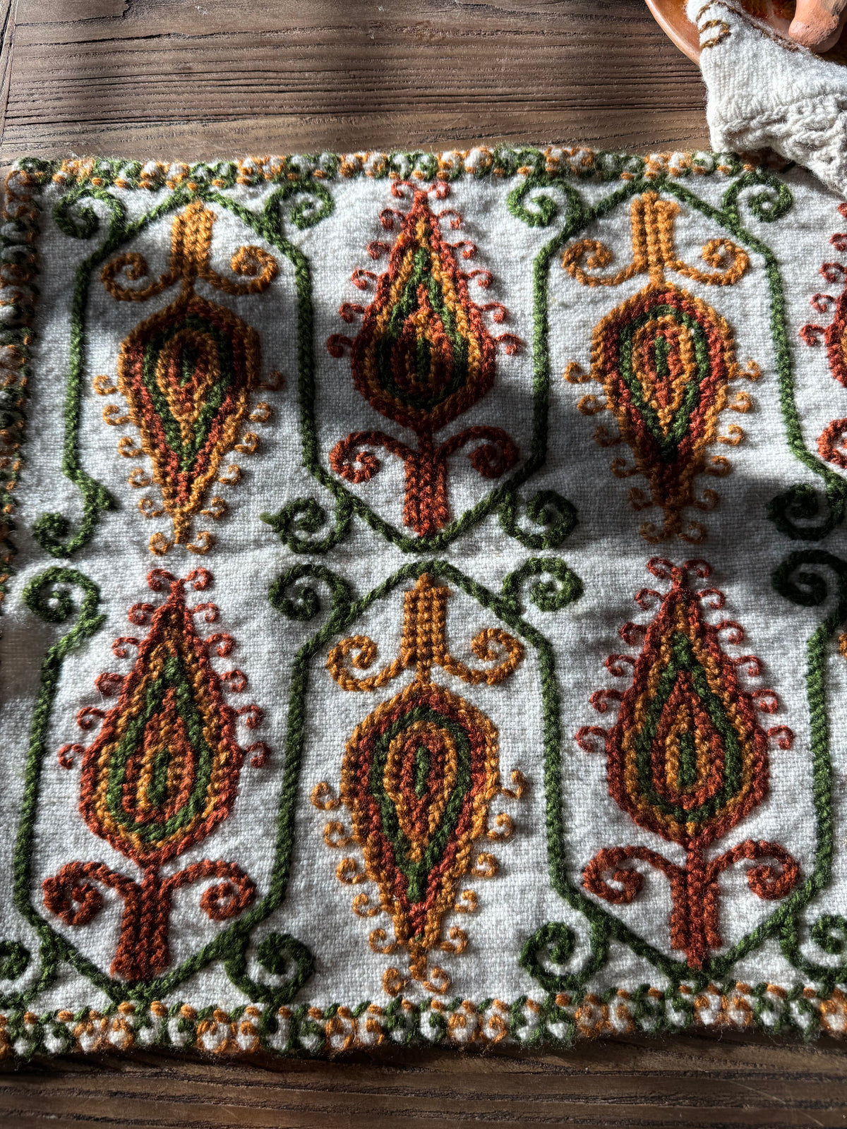 Luz Small Table Runner