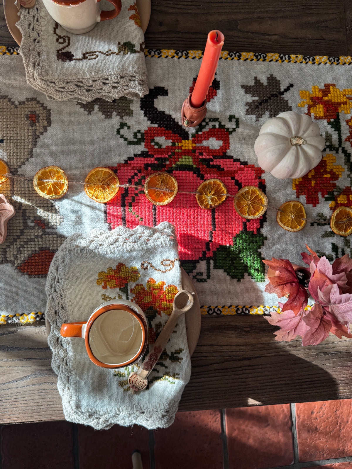 Clementina Table Runner