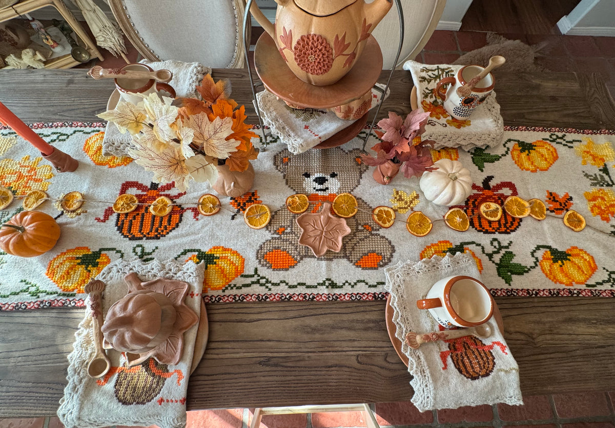 Entre Cempasúchil Table Runner