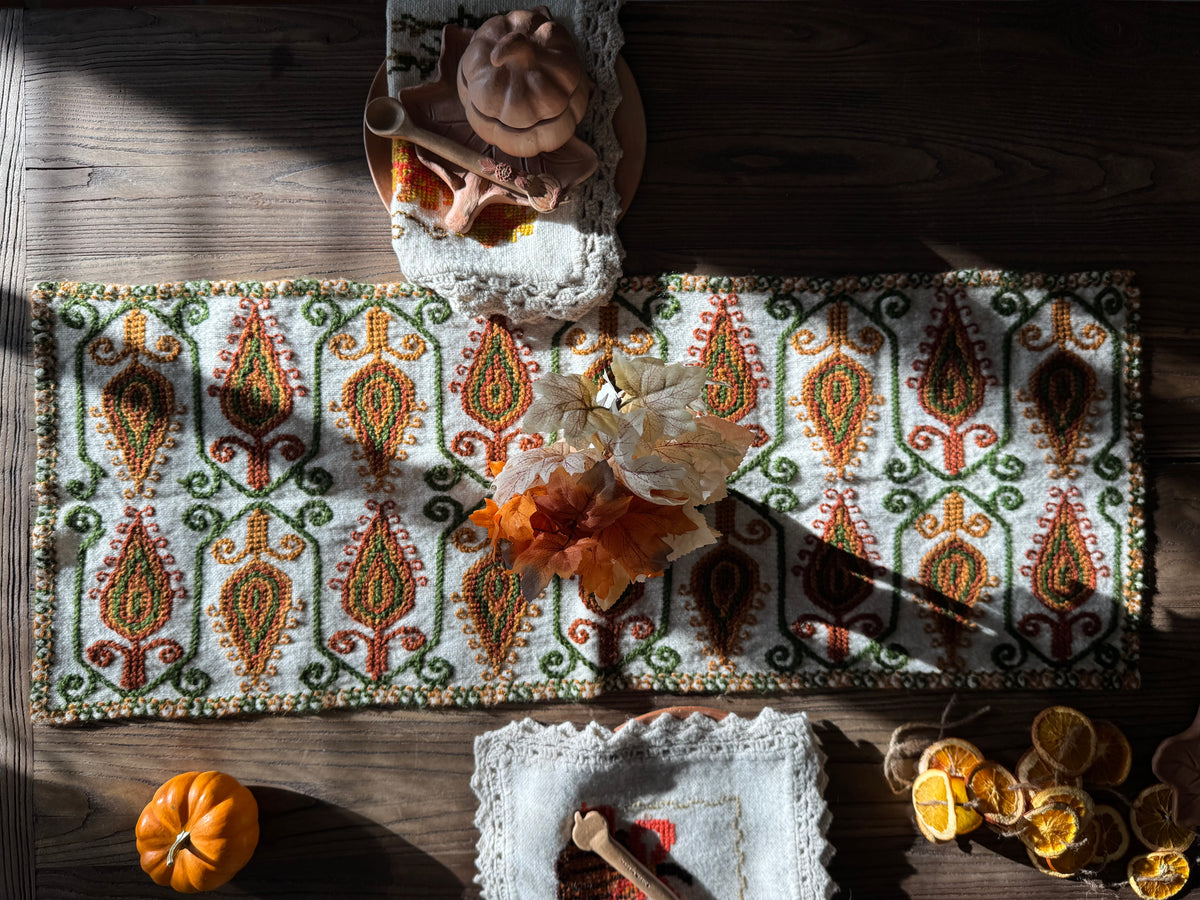 Luz Small Table Runner