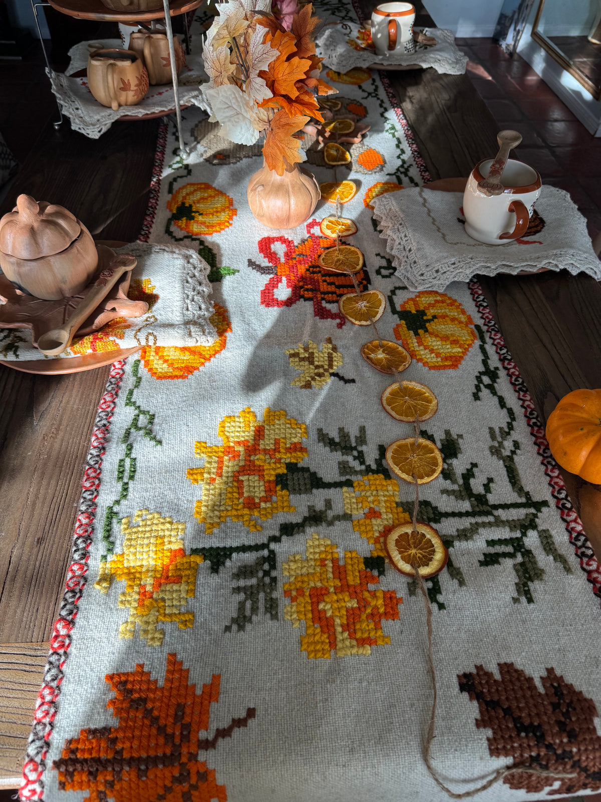 Entre Cempasúchil Table Runner