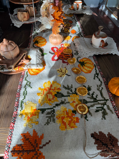 Entre Cempasúchil Table Runner