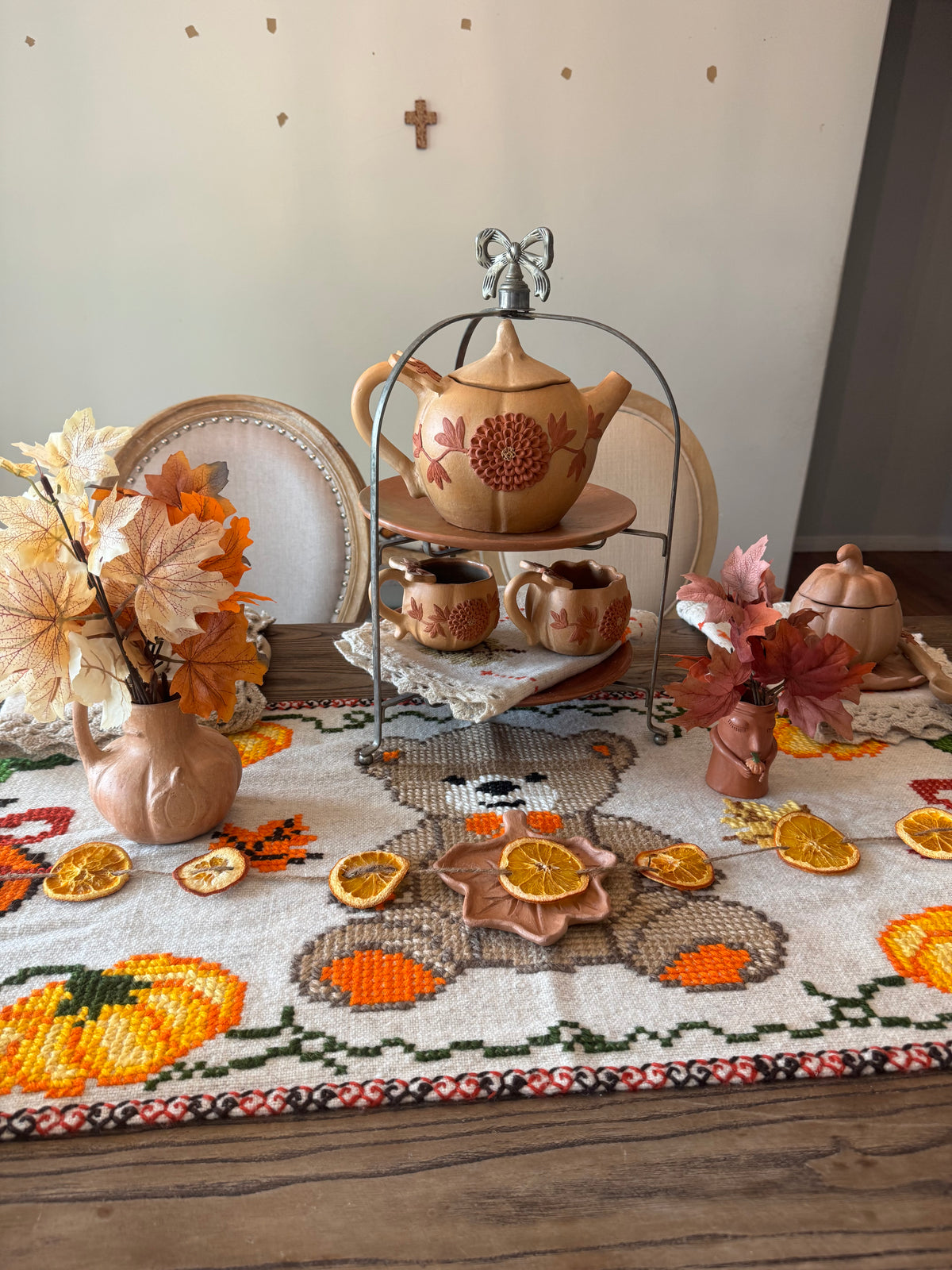 Entre Cempasúchil Table Runner